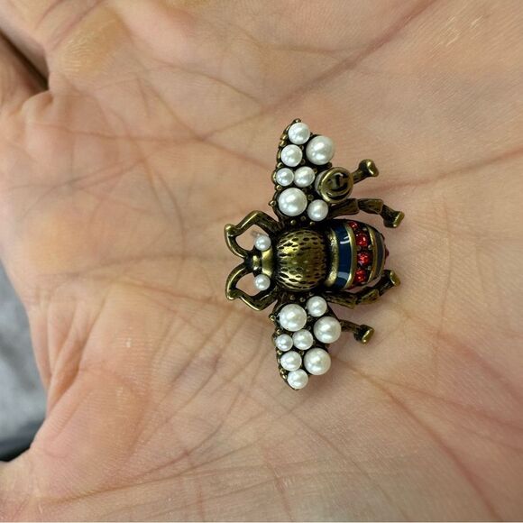 Rare Gucci Pearl Bee Earrings - Picture 7 of 7